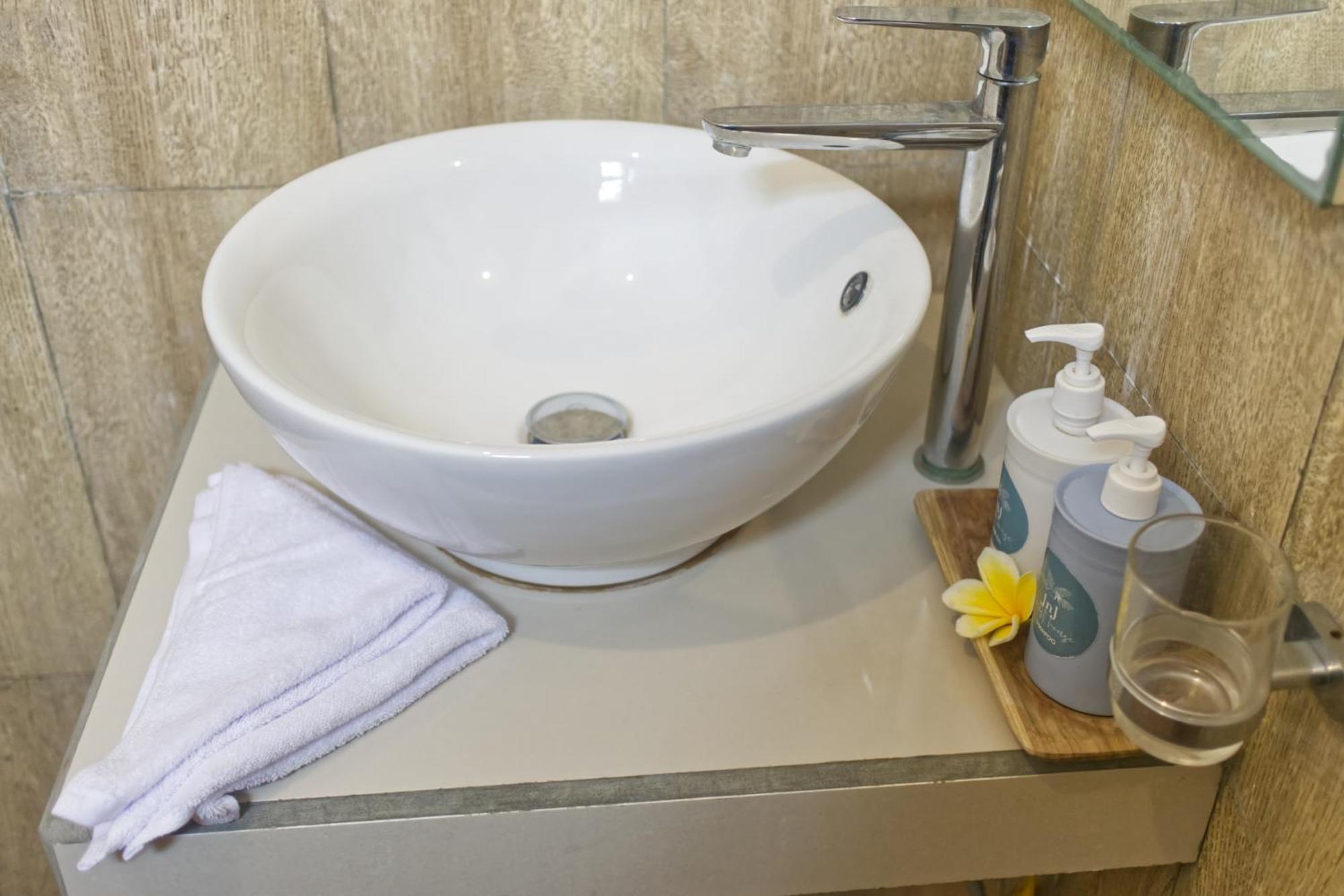 Jnj Guest House Toyapakeh Екстериор снимка